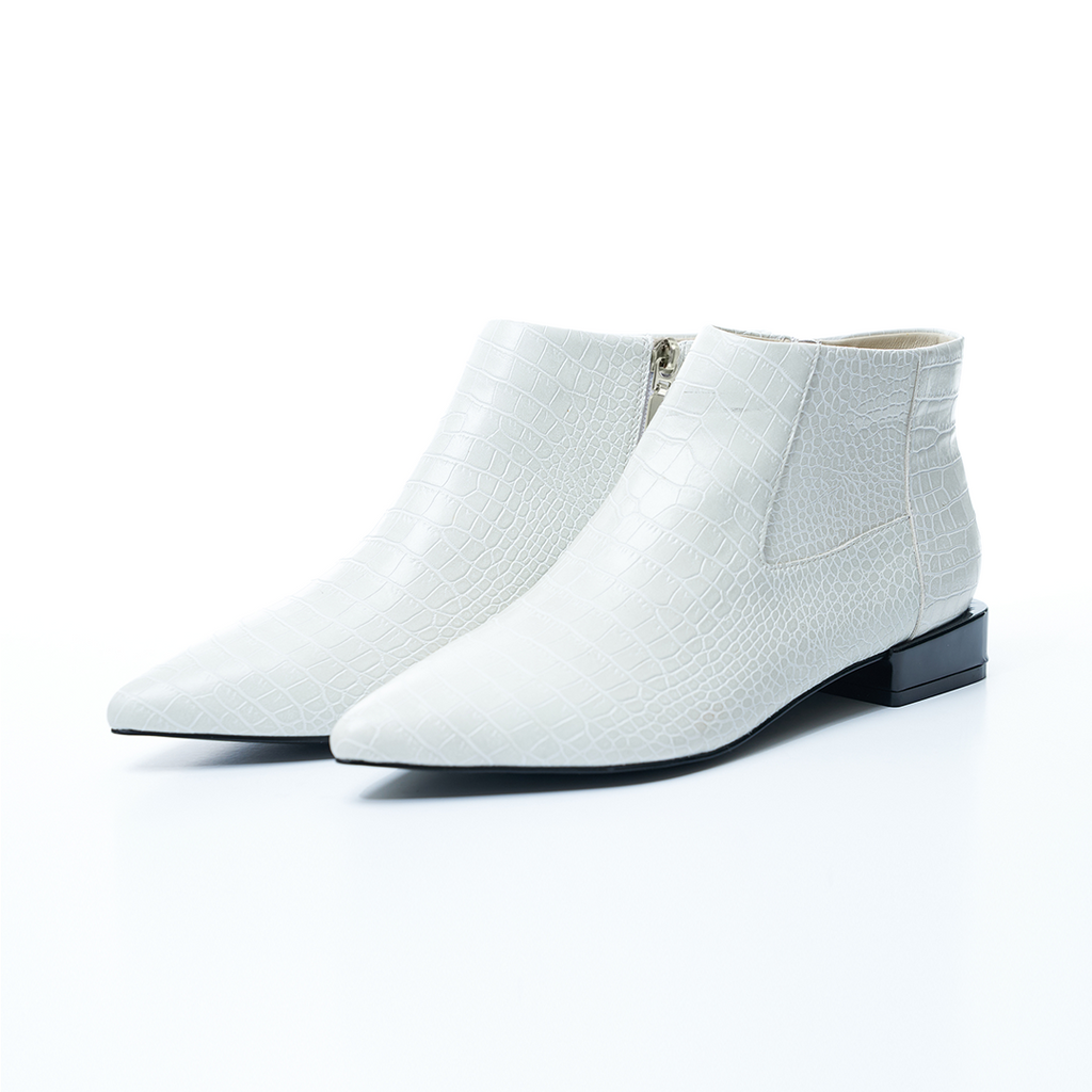 Pointed hot sale white boots