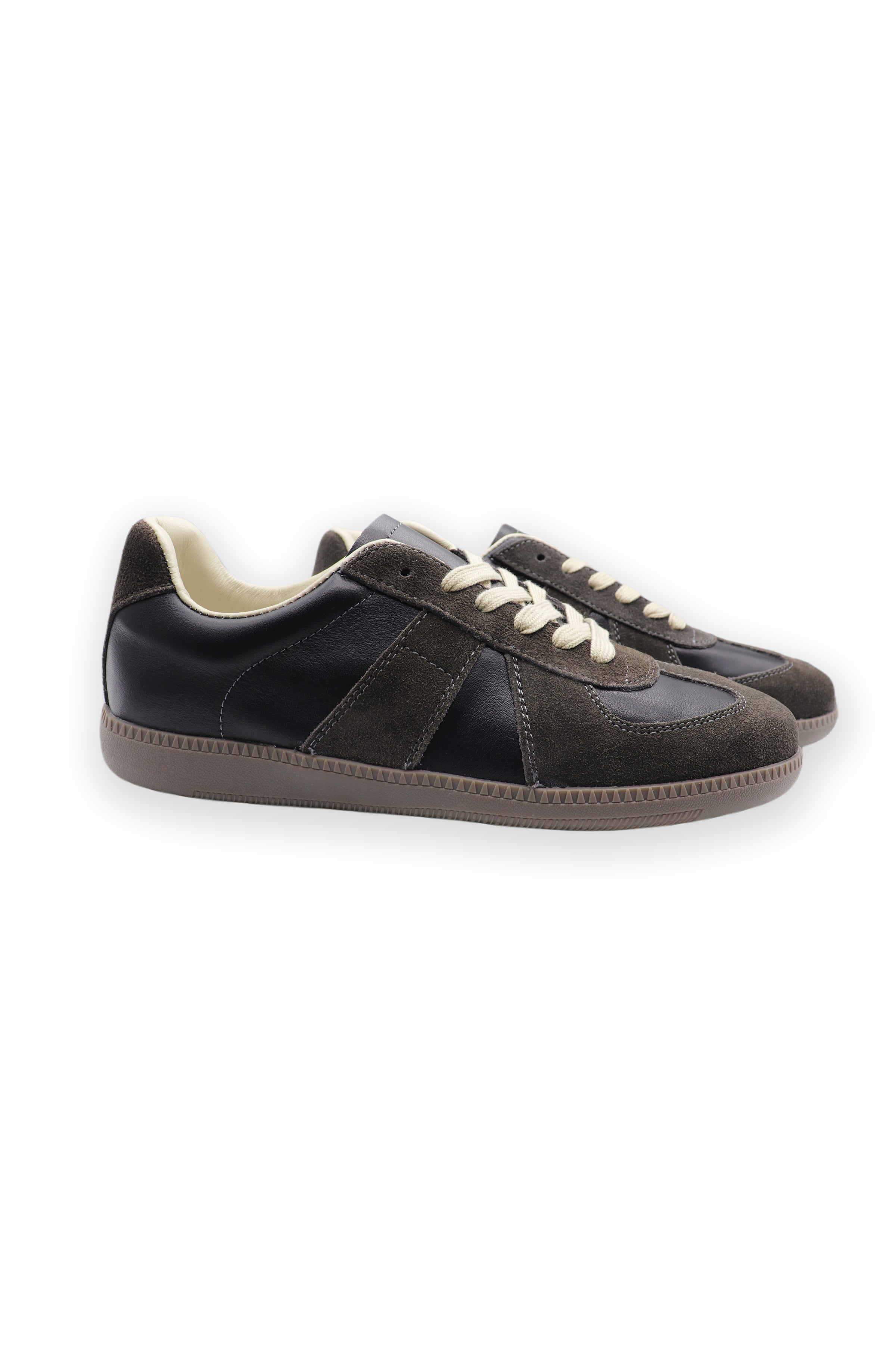 Sleek and Versatile: Men's Black Cowhide Leather Casual Shoes for Everyday Wear