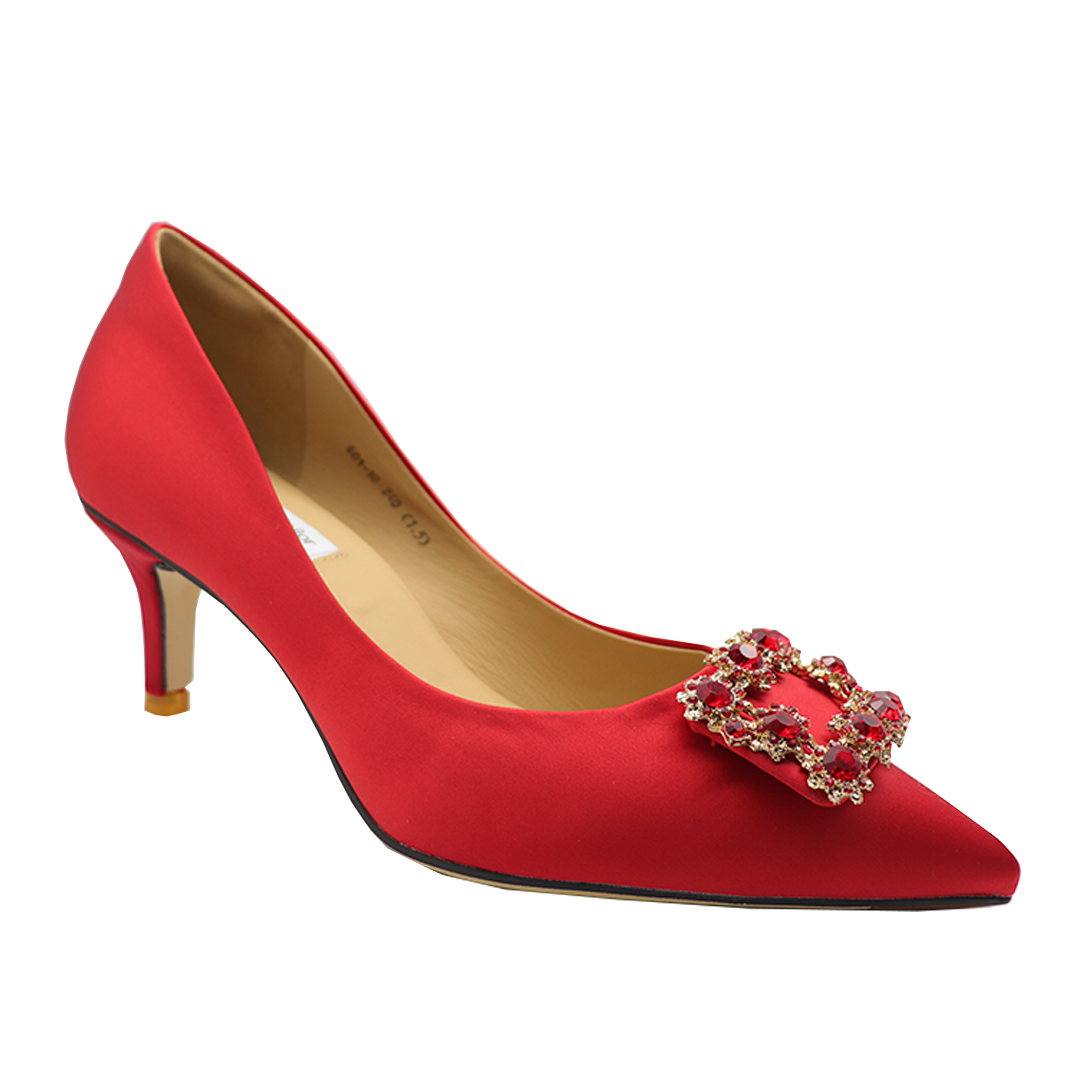 Red Belt Diamond Silk Leather Pointy Toe Low-Heeled Shoes: A Comfortable Yet Stylish Option