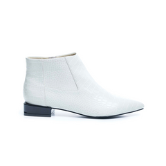 SARA Pointed Toe Ankle White Crocodile Boots - VHNY 