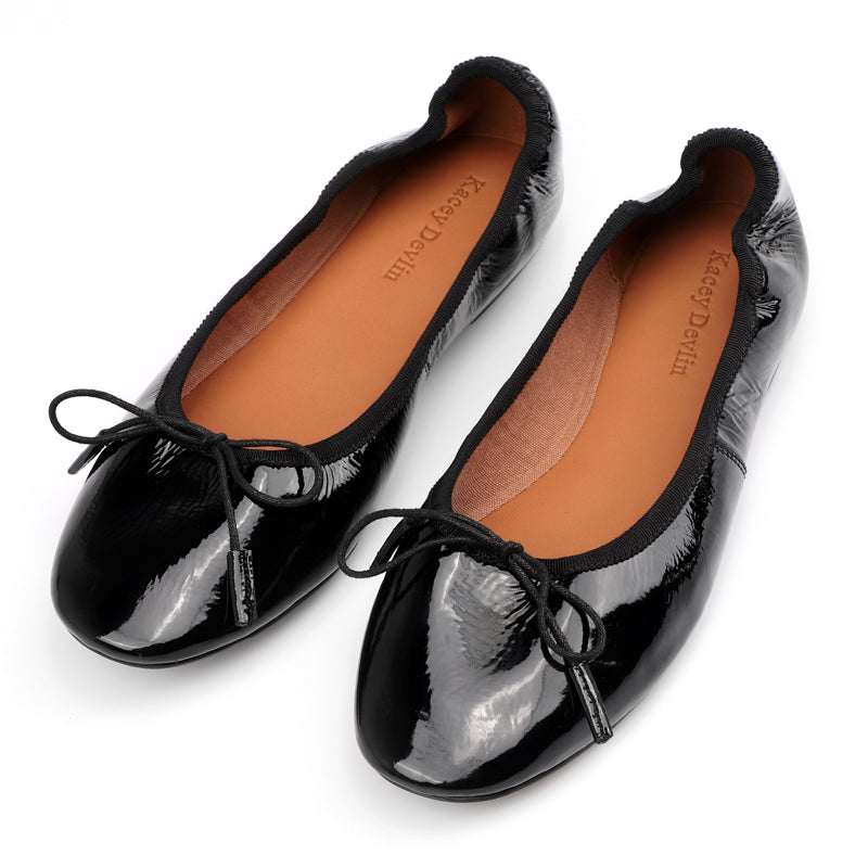 Women's pointed black glossy sheepskin commuter shoes