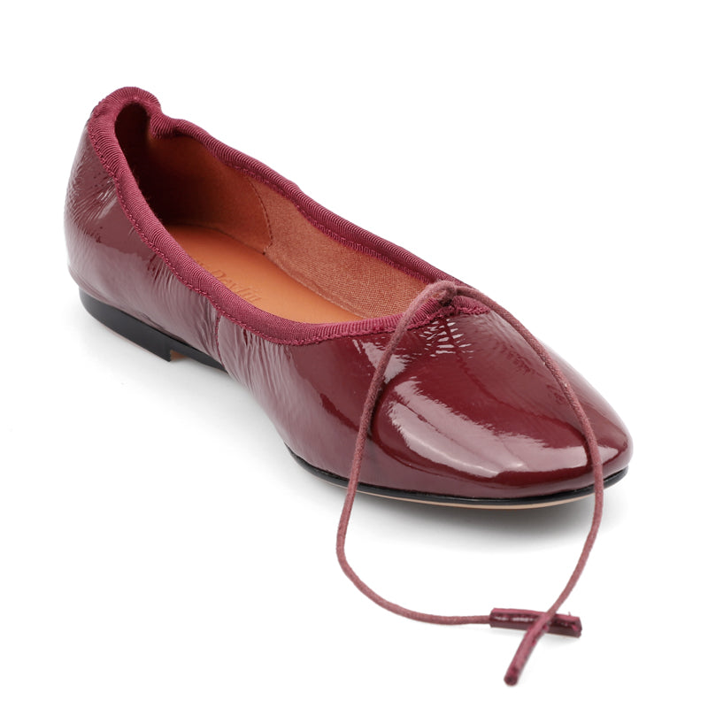 Women's pointed Cherry red glossy sheepskin commuter shoes