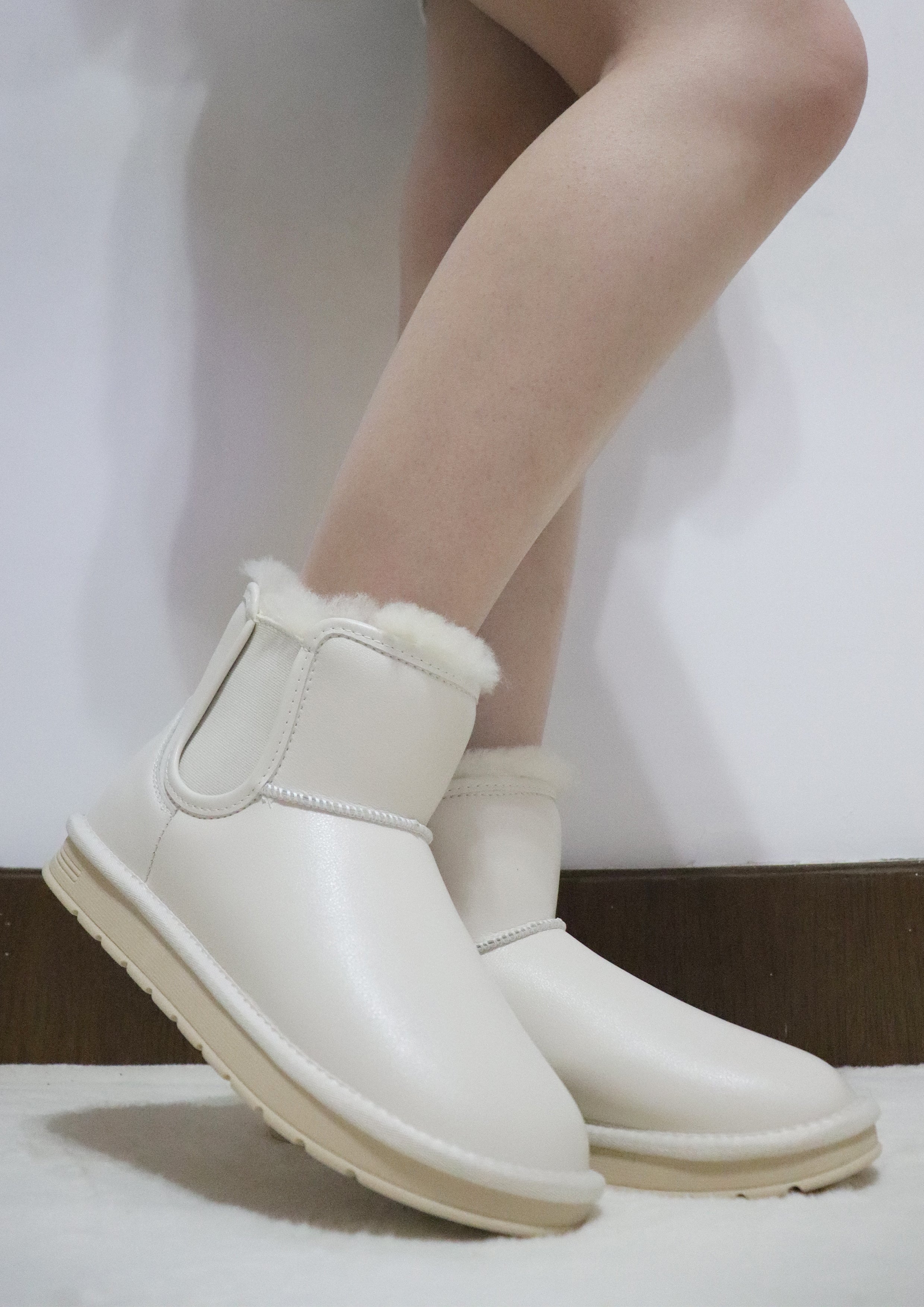 White Real Wool And Leather Elastic Band Snow Boots
